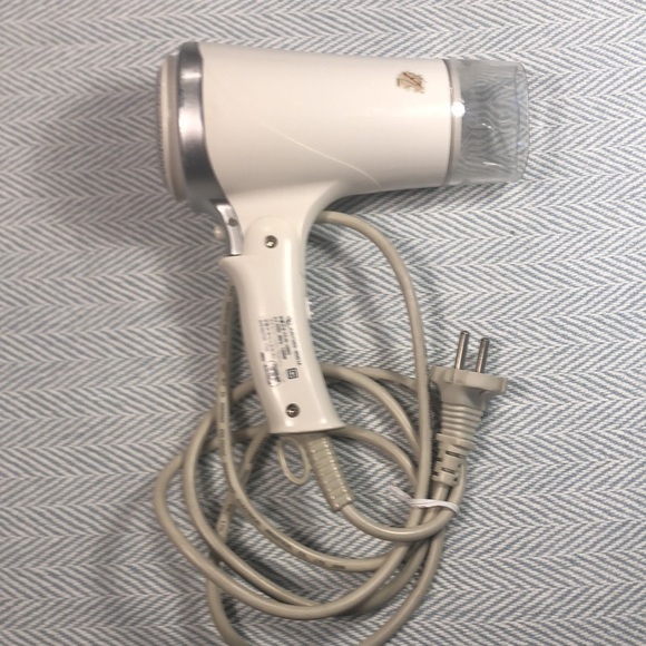 International Hair Dryer Foldable 220v 60 Hz 1200W - Picture 8 of 9